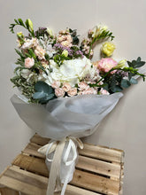 Load image into Gallery viewer, Champagne & Yellow Bouquet