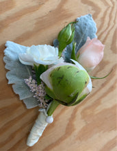 Load image into Gallery viewer, Boutonniere

