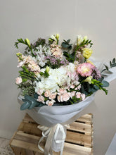 Load image into Gallery viewer, Champagne &amp; Yellow Bouquet
