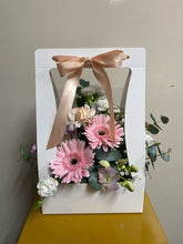 Load image into Gallery viewer, Floral Creations Workshop
